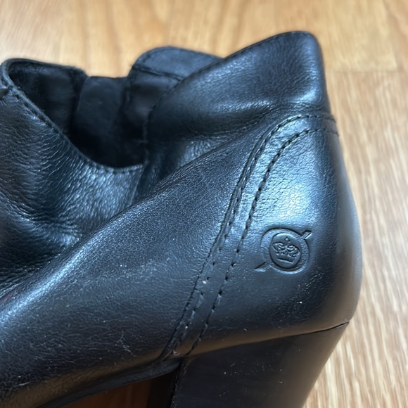 Born black leather ankle booties 3” heel size 7.5 EUC very comfortable - Picture 8 of 13